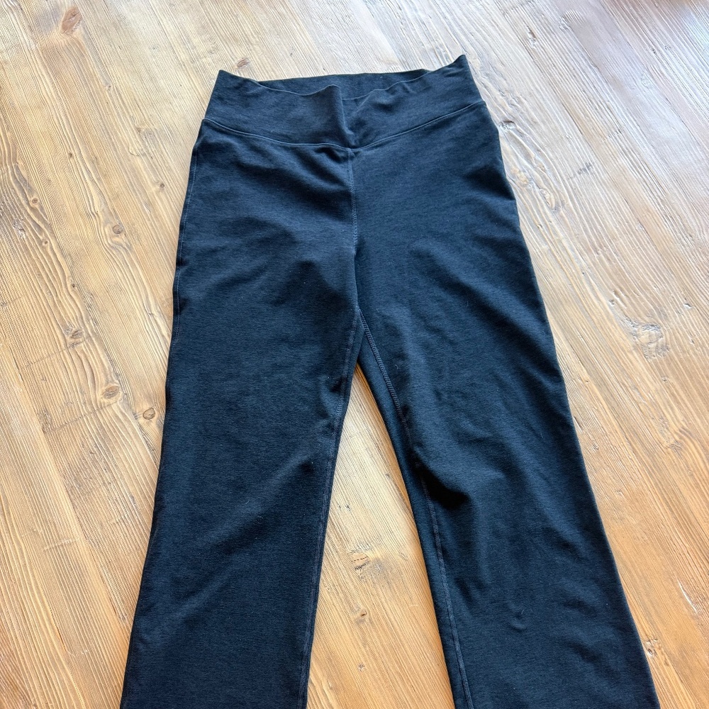 Vuori Mid Rise Elevation Slim Bootcut - Medium Black Heather - Cropped